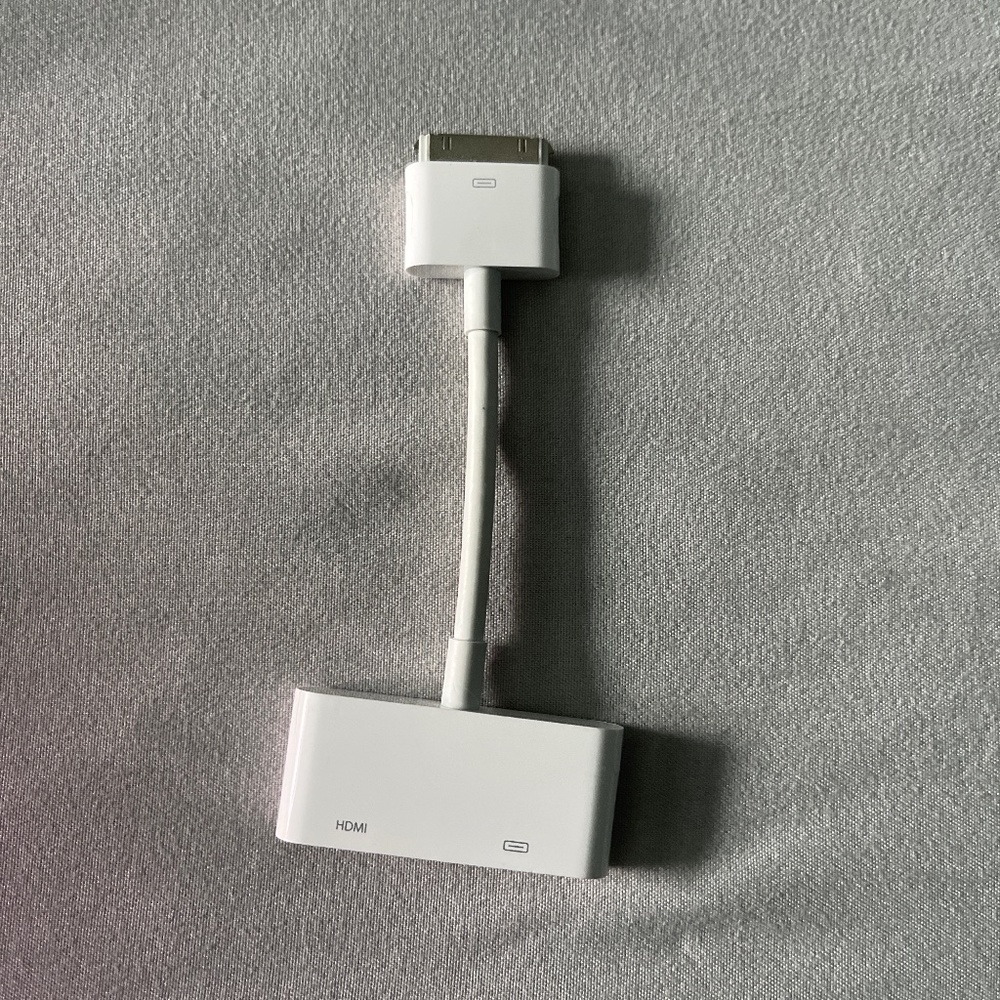 IPhone 4s Apple HDMI adapter